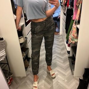 TNA camo joggers size M